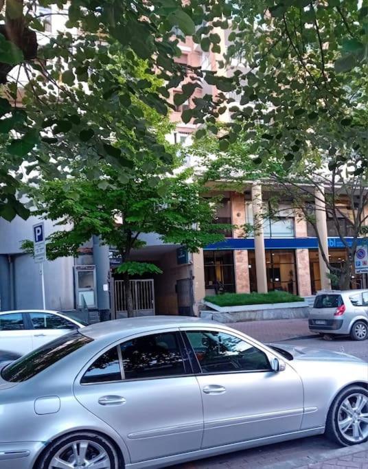 דירות Tirana Road Blloku Area מראה חיצוני תמונה